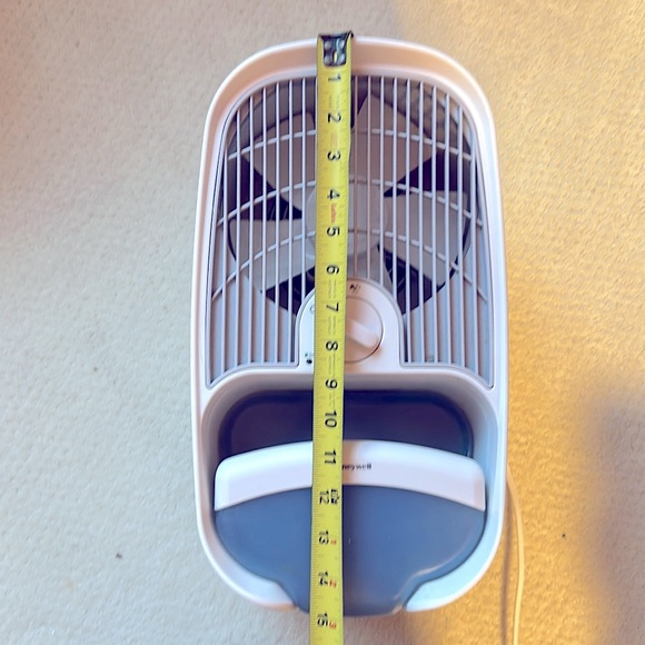 HONEYWELL QuietCare Cool Moisture Humidifier - Picture 5 of 8